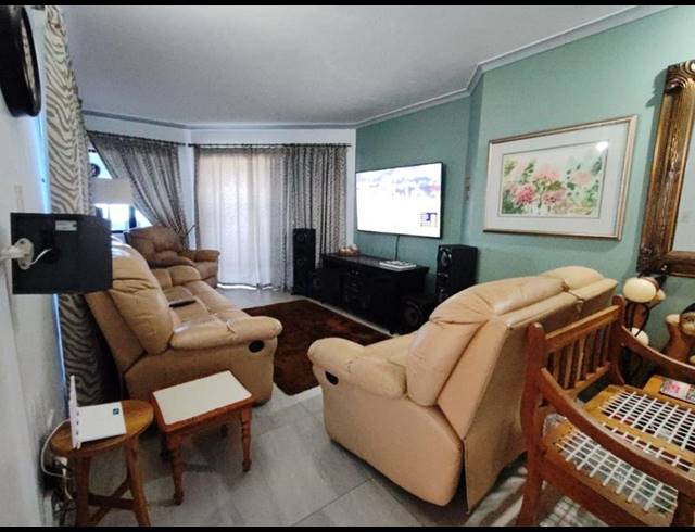 3 BEDROOM APARTMENT FOR SALE IN MARGATE BEACH